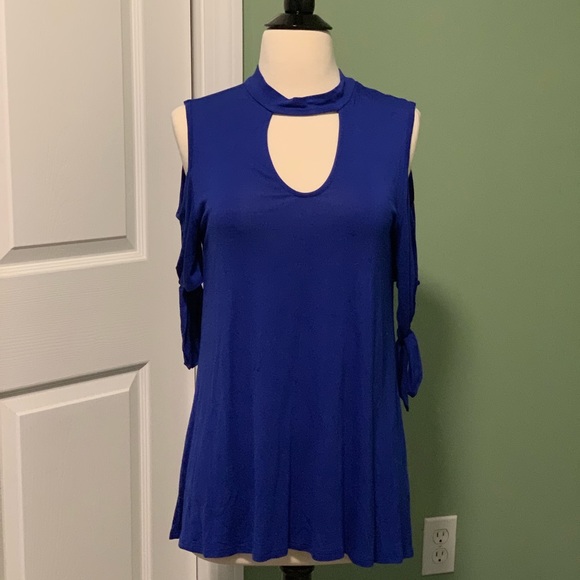 Gorgeous royal blue key hole top - Picture 1 of 4